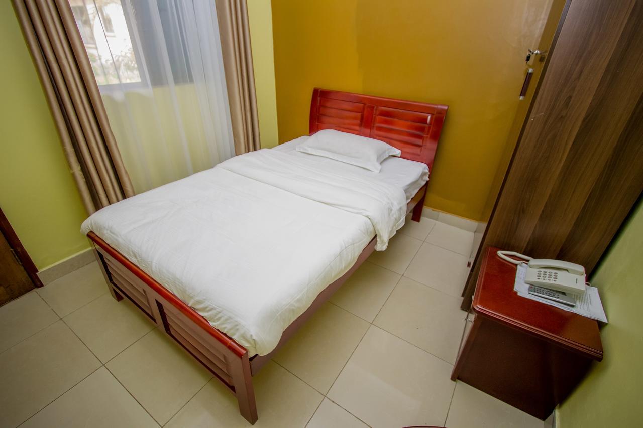 Tuzza Hotel Bushenyi Exteriör bild