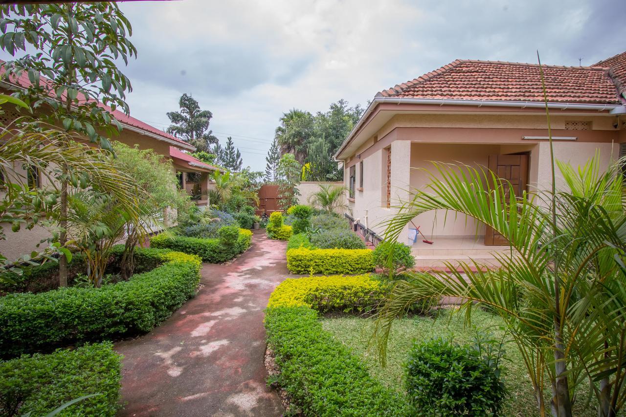 Tuzza Hotel Bushenyi Exteriör bild