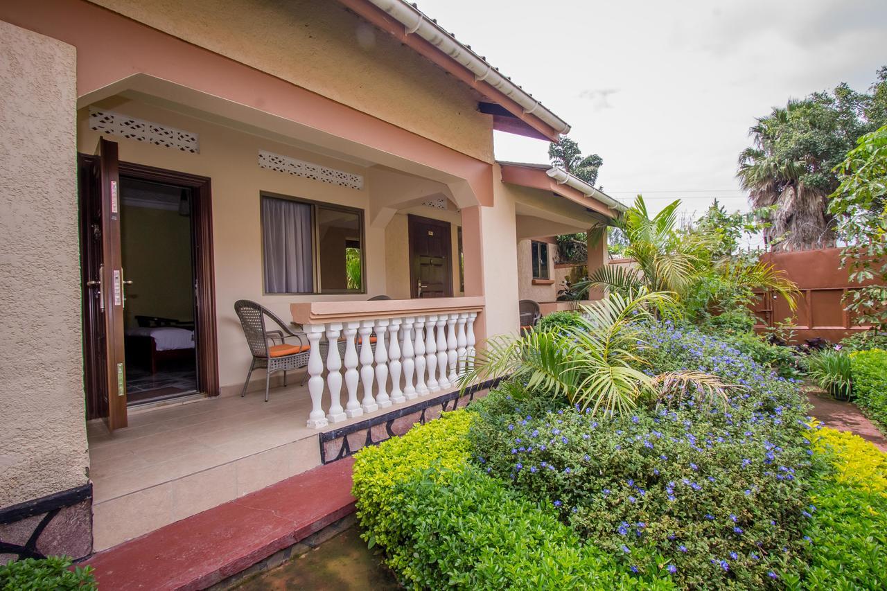 Tuzza Hotel Bushenyi Exteriör bild
