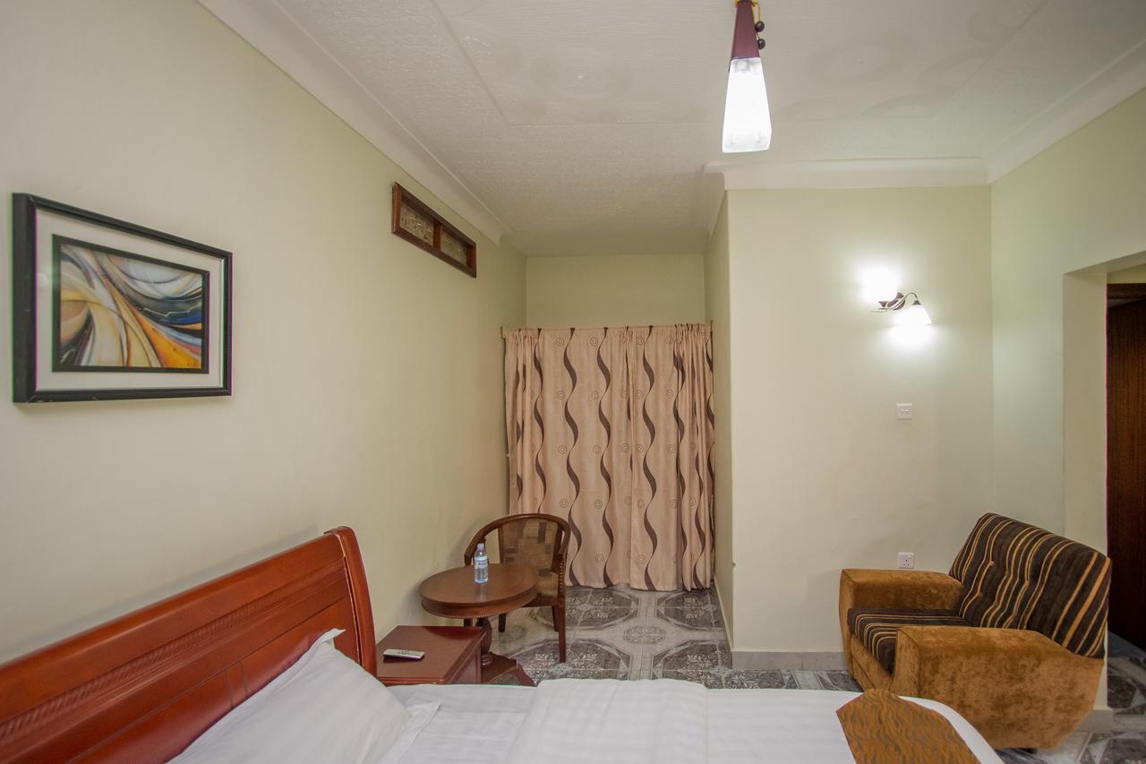 Tuzza Hotel Bushenyi Exteriör bild