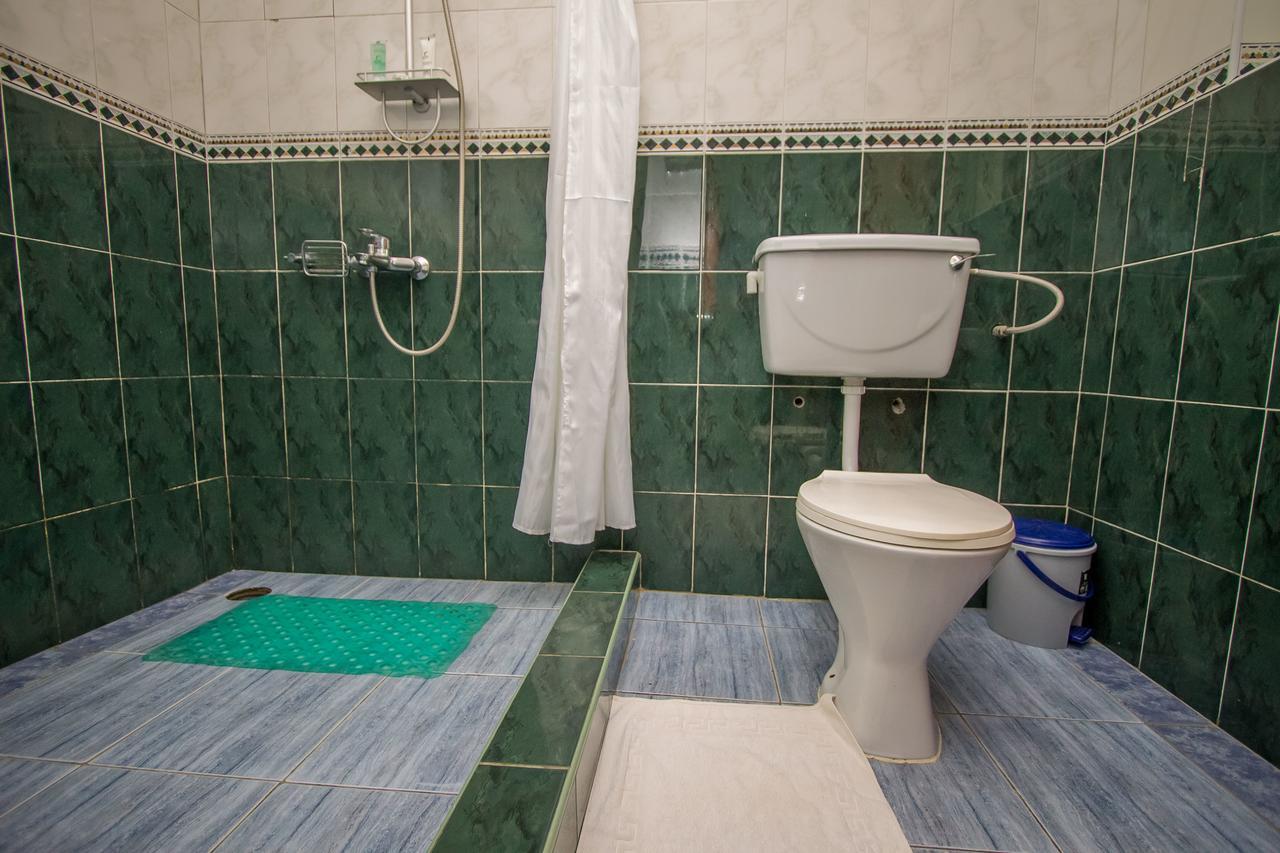 Tuzza Hotel Bushenyi Exteriör bild