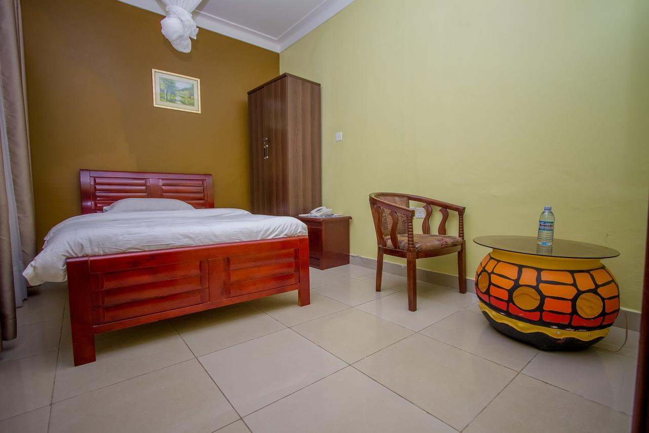 Tuzza Hotel Bushenyi Exteriör bild