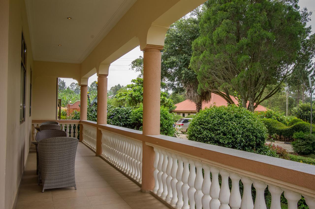Tuzza Hotel Bushenyi Exteriör bild